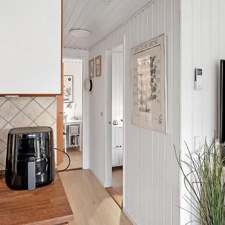 3 Bedroom Cozy In Vaeggerlose * Bøtø By