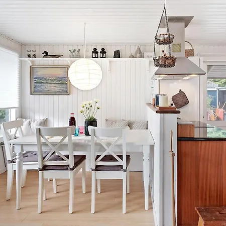 3 Bedroom Cozy In Vaeggerlose