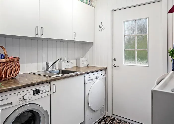 3 Bedroom Cozy In Vaeggerlose * Bøtø By